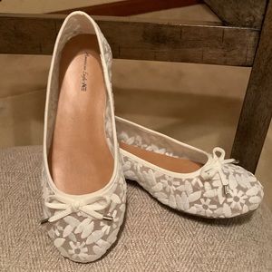 Girls American Eagle Size 2 slip on dress shoes-Like New only worn once indoors